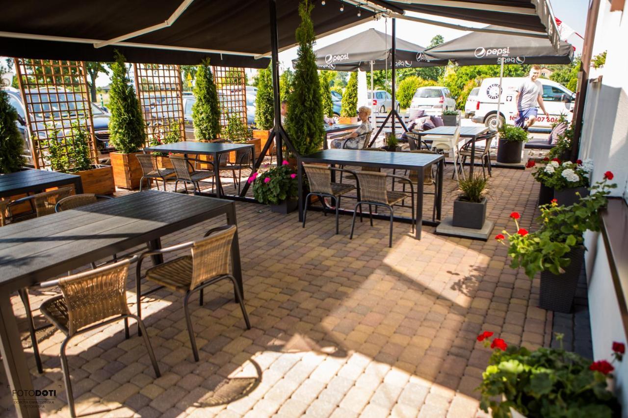 Gosciniec Zacisze I Blisko A2 Dabie-Uniejow I Restauracja Bed & Breakfast Exterior photo