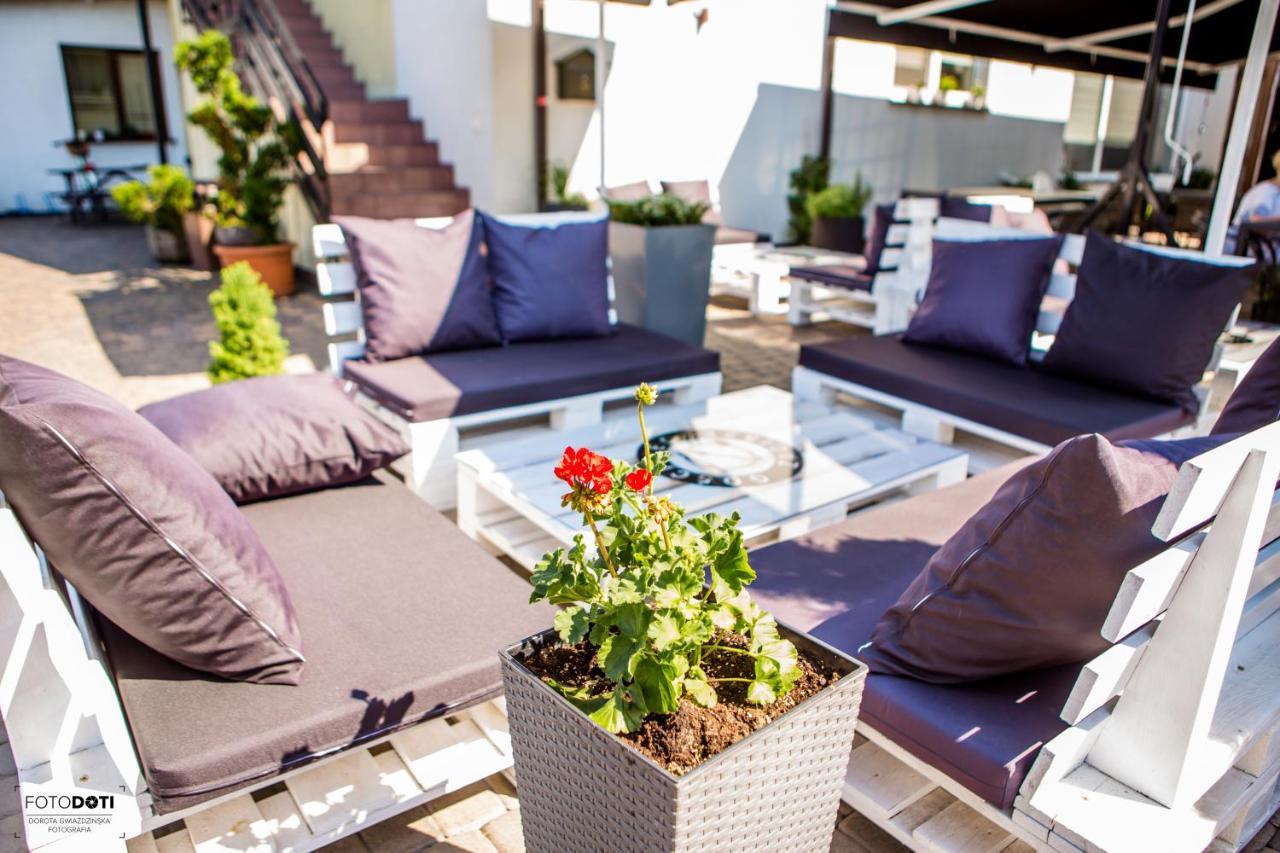 Gosciniec Zacisze I Blisko A2 Dabie-Uniejow I Restauracja Bed & Breakfast Exterior photo