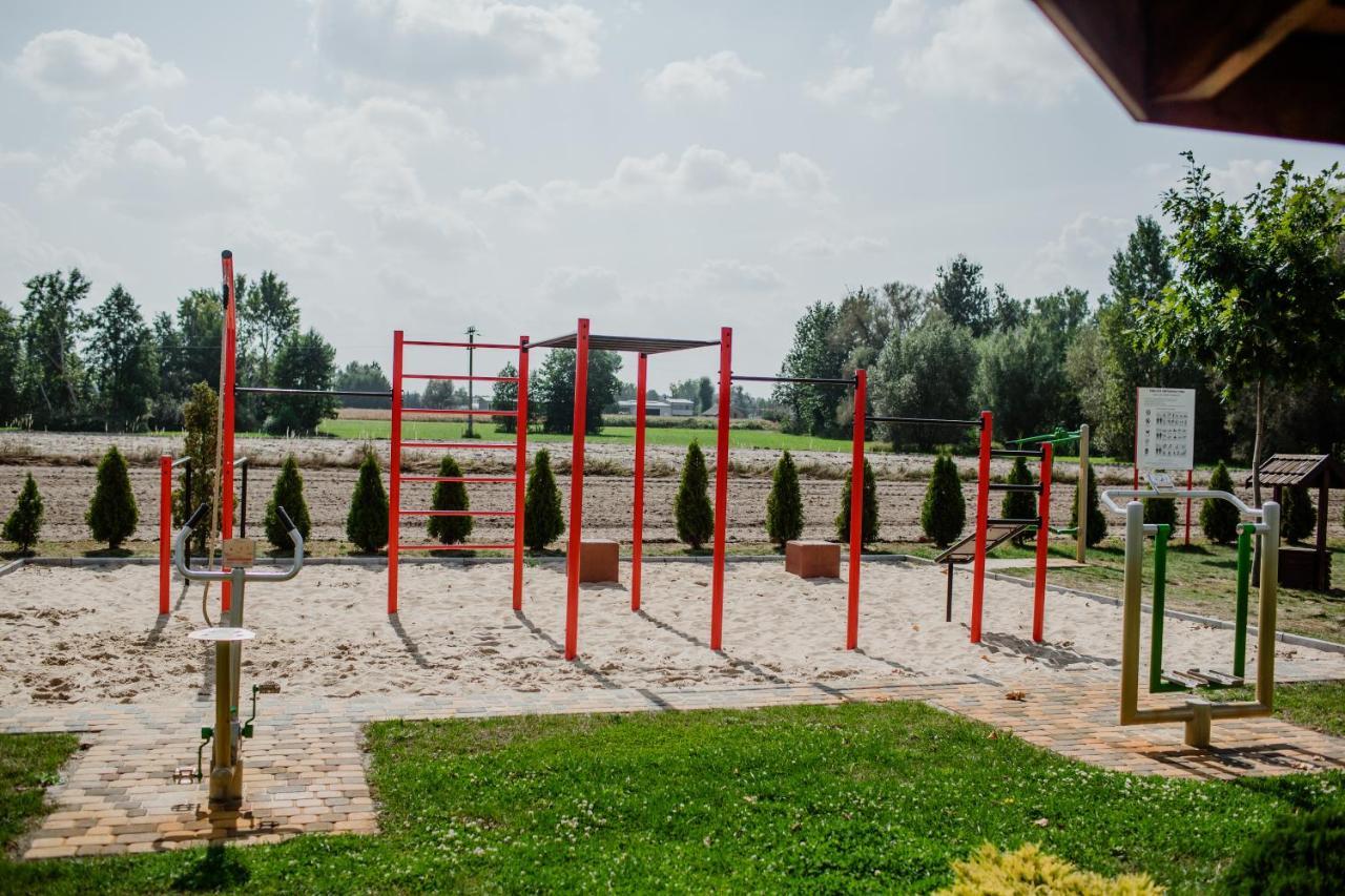 Gosciniec Zacisze I Blisko A2 Dabie-Uniejow I Restauracja Bed & Breakfast Exterior photo